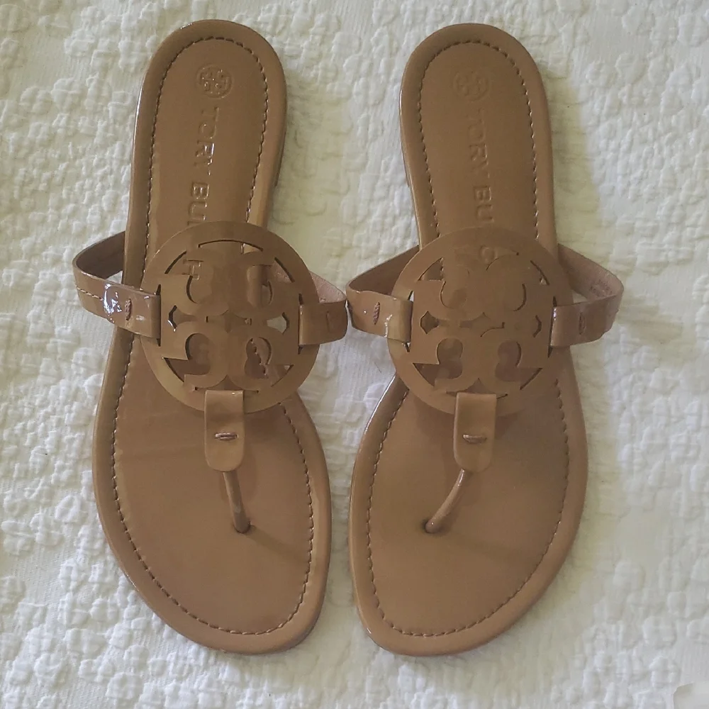 TORY BURCH MILLER SANDALS /SIZE:10 /COLOR:TAN /SHINY